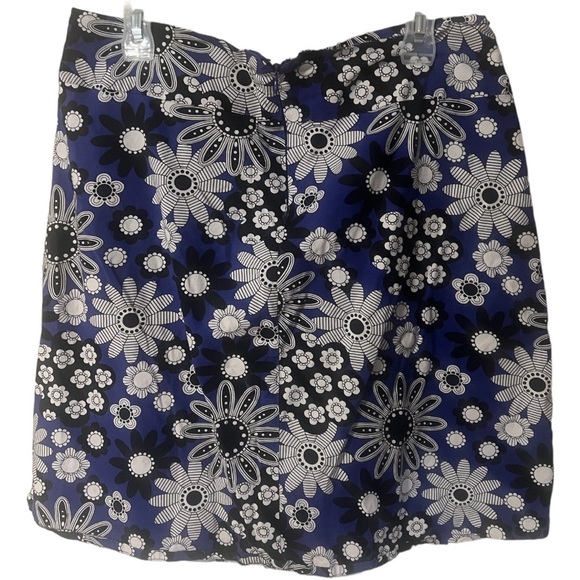An MIKK Couture Floral Skirt in size large - Picture 7 of 7